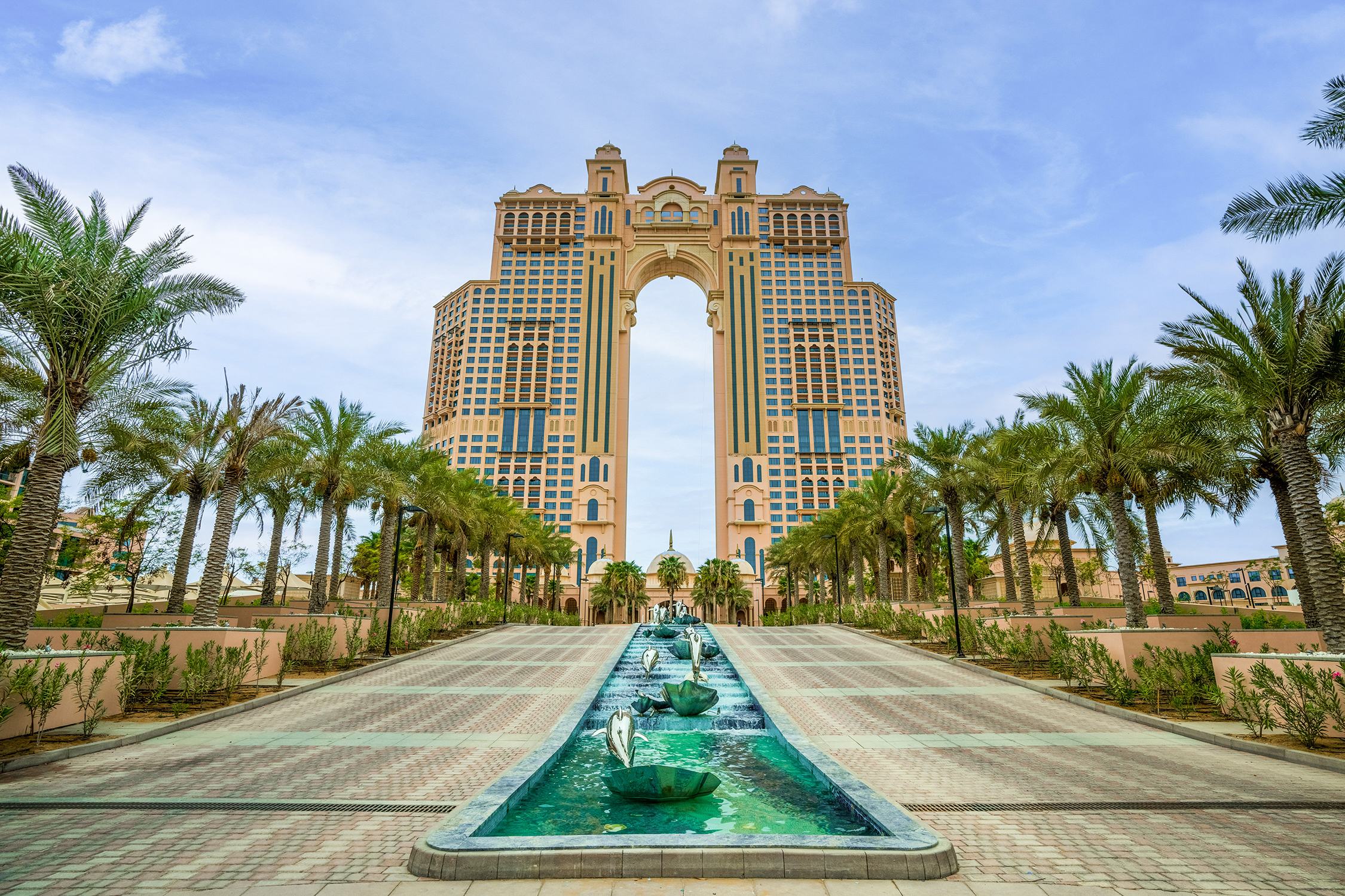 Rixos Marina Abu Dhabi + 4 Yas Island Theme Park Access